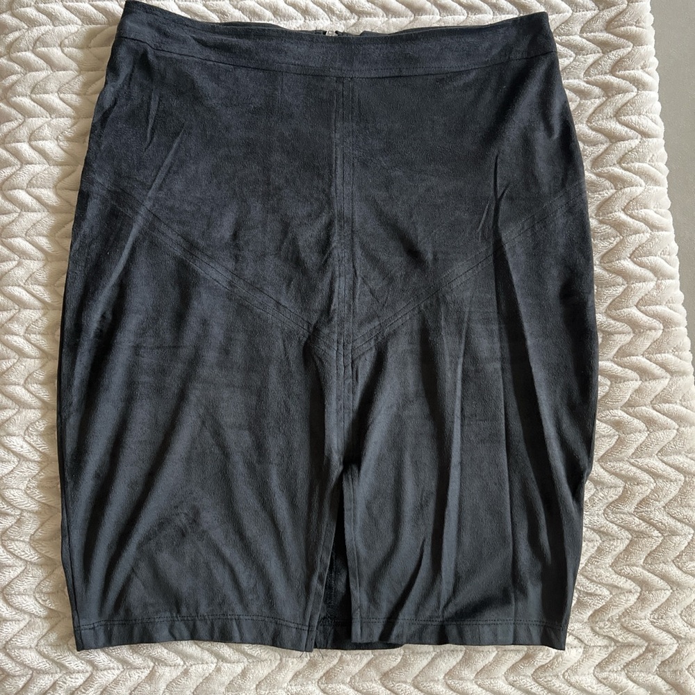Black Women's Pencil Skirt - Classic Sleek Style